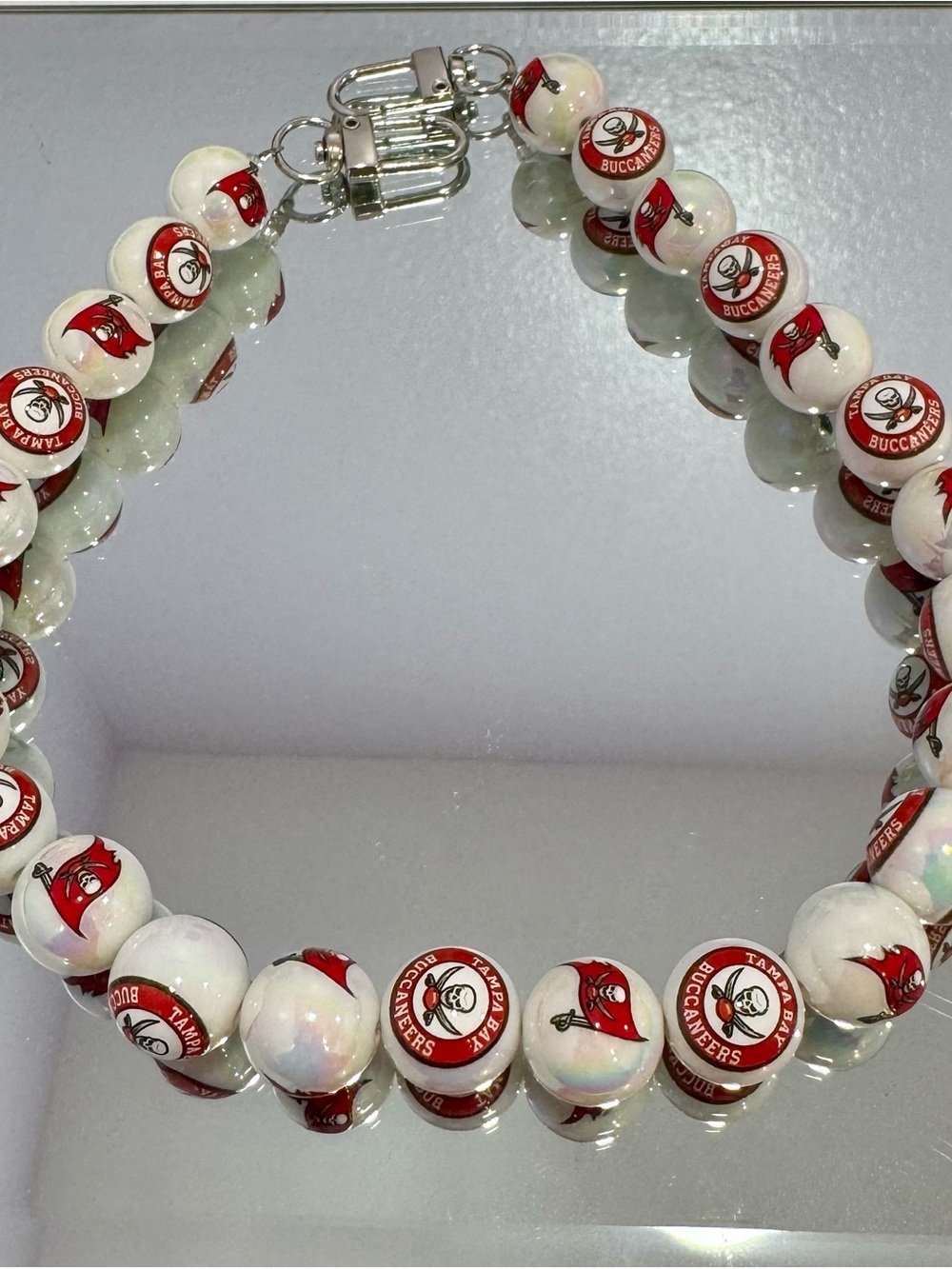 New Buccaneers White and Red Bead Bag Chain 18 inches
